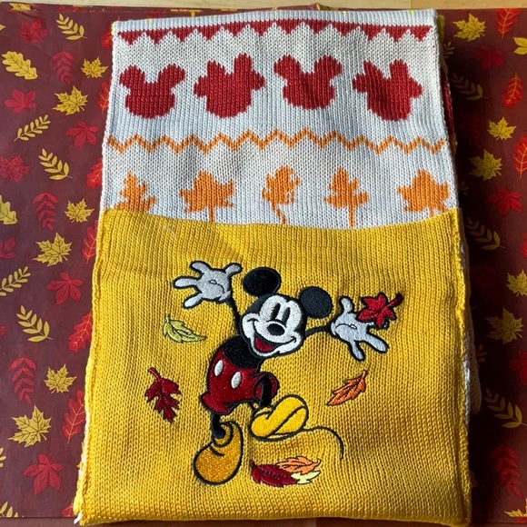 🍁🍂🍁 LOUNGEFLY DISNEY FALL MICKEY AND MINNIE MOUSE FAIR ISLE SCARF 🍁🍂🍁NWT - Picture 11 of 16